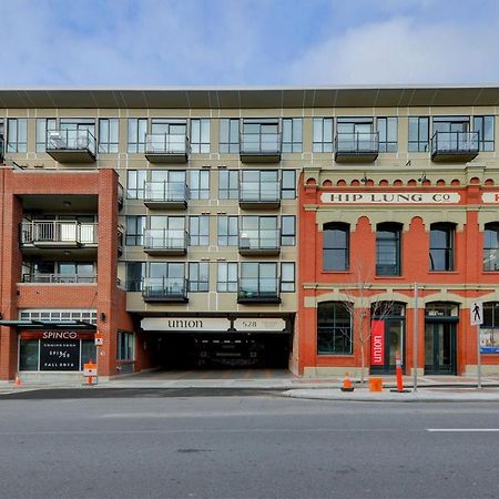 Gorgeous Old Town Condo With Patio And Parking! วิกตอเรีย ภายนอก รูปภาพ