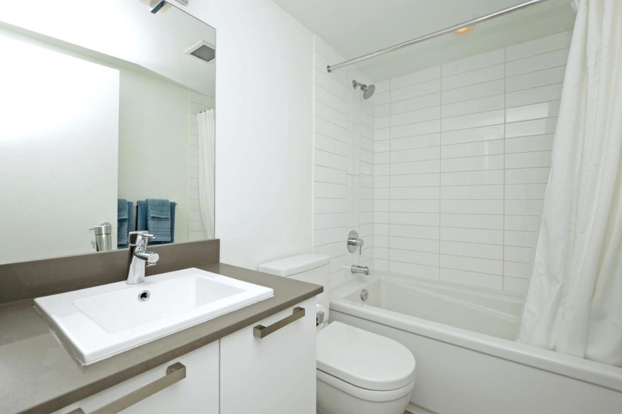 Gorgeous Old Town Condo With Patio And Parking! วิกตอเรีย ภายนอก รูปภาพ