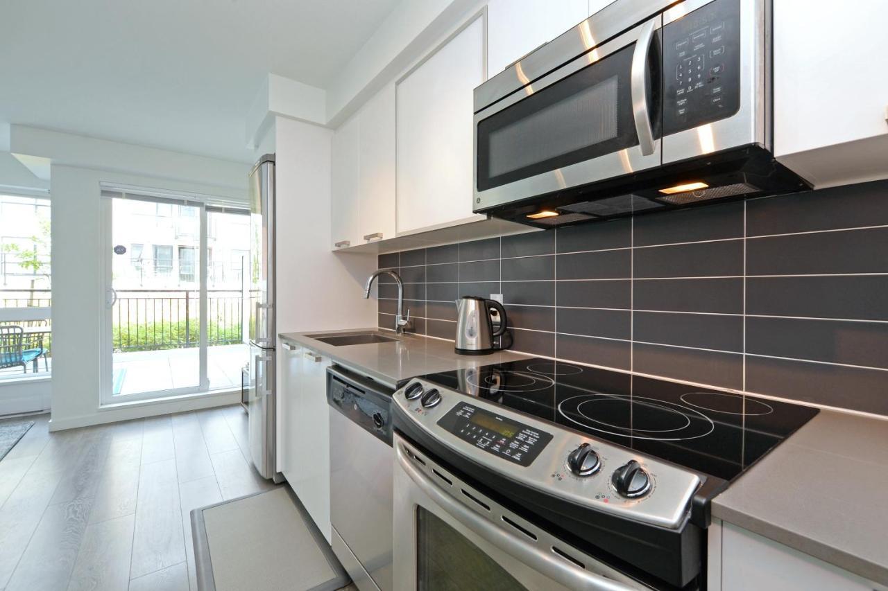 Gorgeous Old Town Condo With Patio And Parking! วิกตอเรีย ภายนอก รูปภาพ