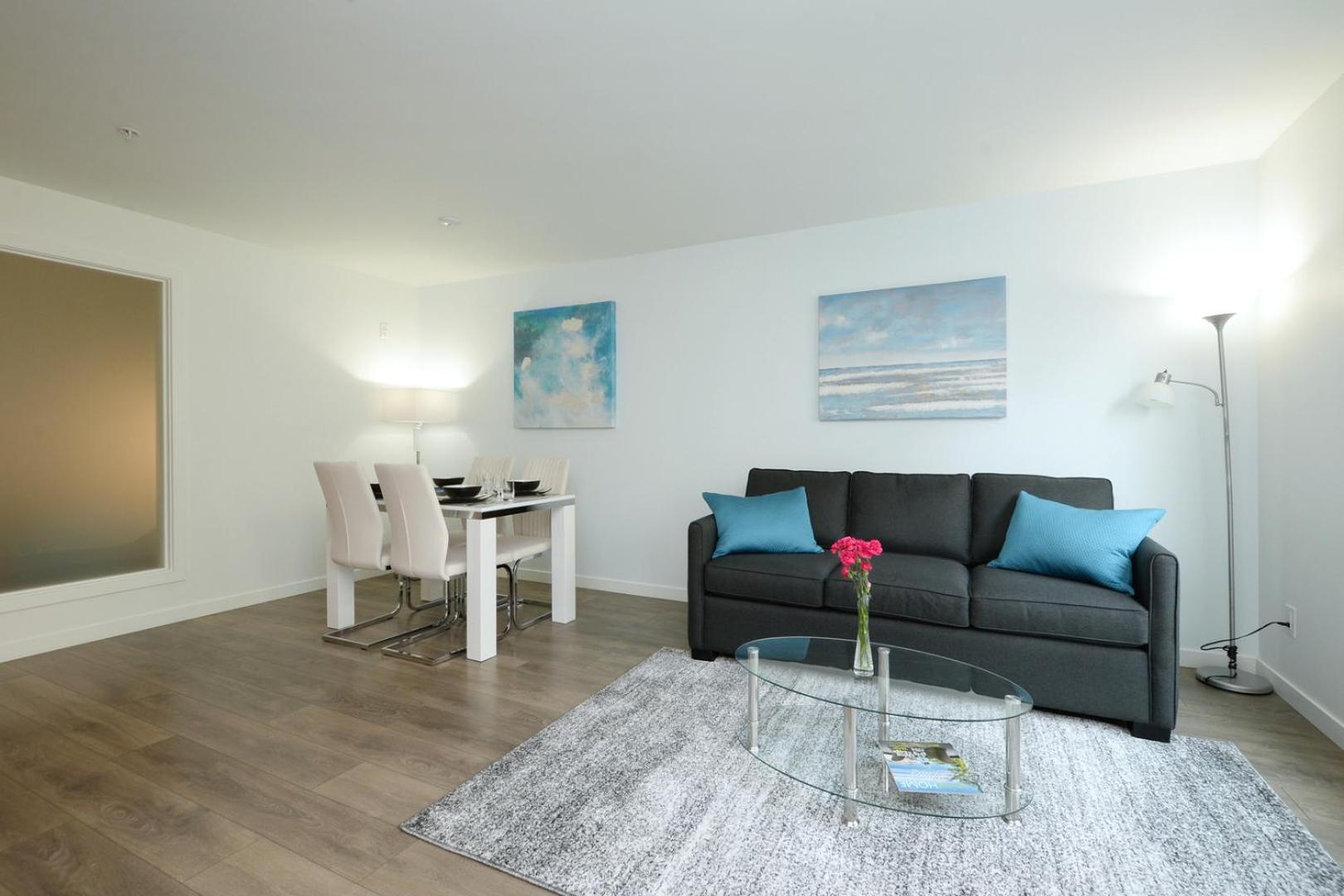 Gorgeous Old Town Condo With Patio And Parking! วิกตอเรีย ภายนอก รูปภาพ