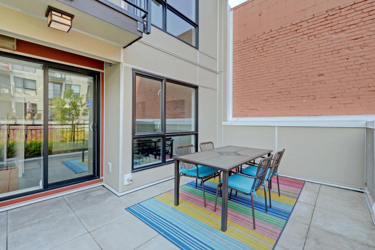 Gorgeous Old Town Condo With Patio And Parking! วิกตอเรีย ภายนอก รูปภาพ